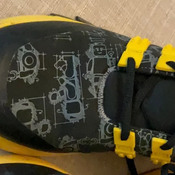 Adidas, size 6.5, black & yellow - Picture 6 of 8